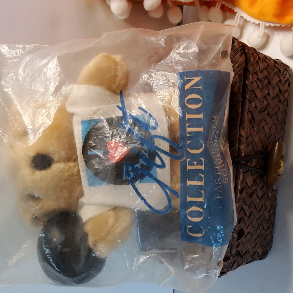 Vtg. 1997 Avon Pastime Pals Bowling. - Picture 2 of 4